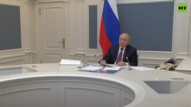 «Вопрос стоит остро»: Путин о необходимости признания ВОЗ вакцин от COVID-19