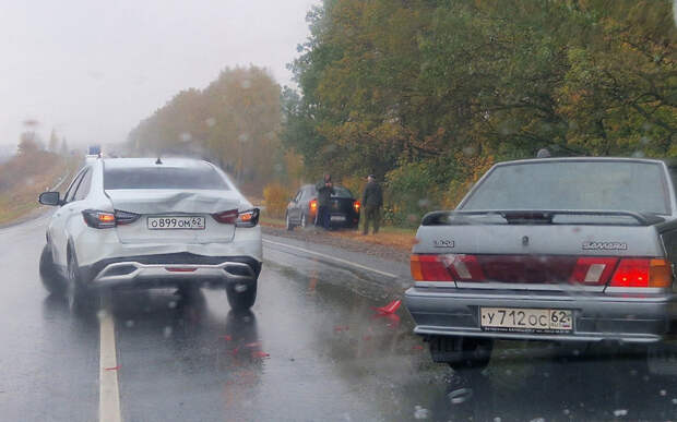 В Рязанском районе столкнулись два легковых автомобиля