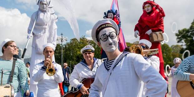 В парке «Дубки» начинаются выступления победителей проекта «Уличный артист в парках»