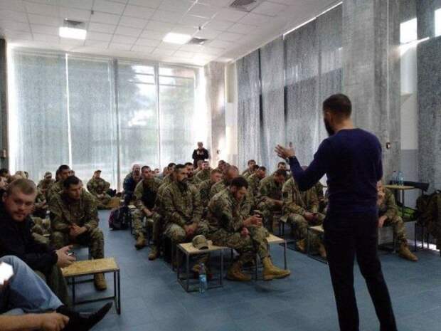 Рычание «волков» Билецкого, или Сакральная жертва Порошенко: К чему Украина готовит «белого вождя»