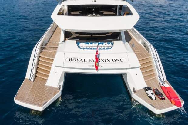 Суперяхта Royal Falcon One — космический корабль на воде разработанный совместно с Porsche