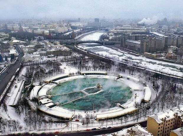 Бассейн "Москва", 1991 год. Сейчас на месте бассейна расположен восстановленный храм Христа Спасителя. история, события, фото