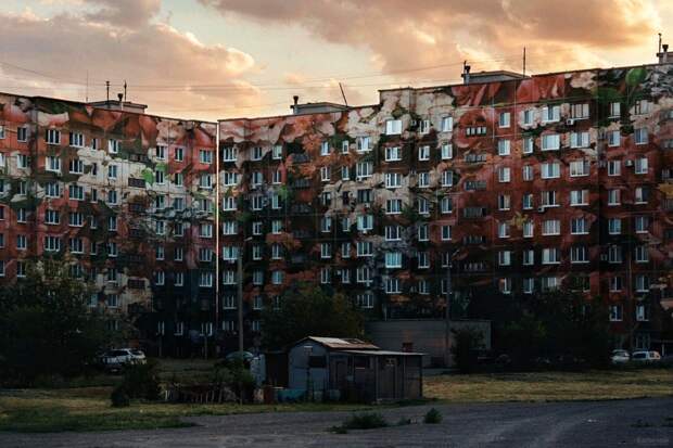 5 необычных фотографий российских панелек, раскрашенных цветами