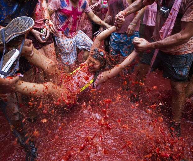 Помидорные бои La Tomatina 2013