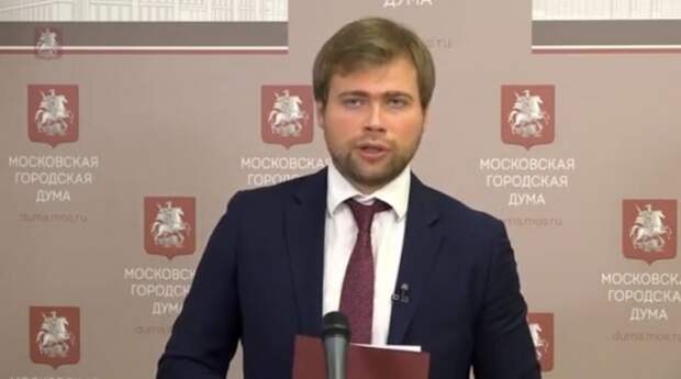 Леонид Зюганов занимается политикой