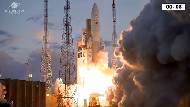 Европейская ракета Ariane 5 стартовала на орбиту с египетским и британским спутниками связи