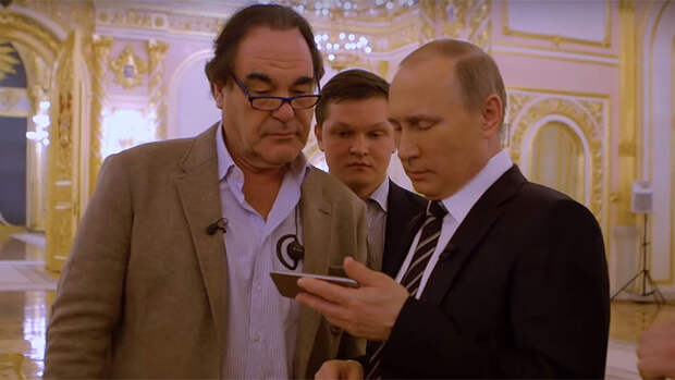 Владимир Путин и американский режиссер Оливер Стоун во время интервью