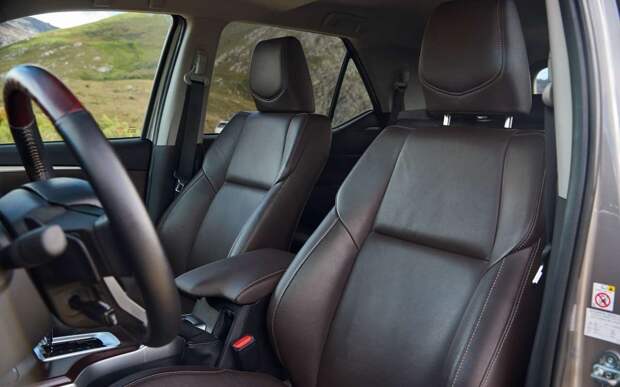 В Россию вернулся серьезный рамный внедорожник Toyota: известны актуальные цены