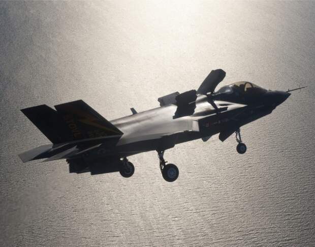 Поврежденный огнем иранской ПВО американский F-35 совершил аварийную посадку