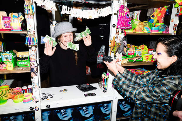 Варвара Шмыкова и Ксения Чилингарова 