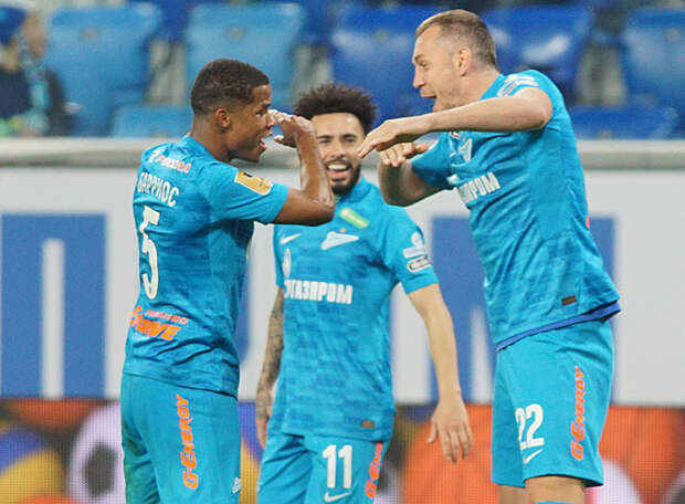 «Зенит» своего не упустит. «Локо» мог бороться за лидерство, но пришли люди, захотевшие неплохо заработать». Комментарий Александра Мостового