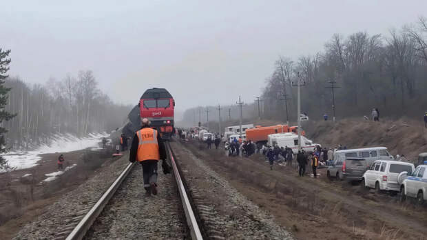 С места крушения поезда «Челябинск — Москва» вывезли пассажиров