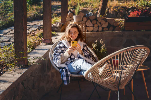 Экономист Балынин: россияне могут вдвое сократить траты на мобильную связь