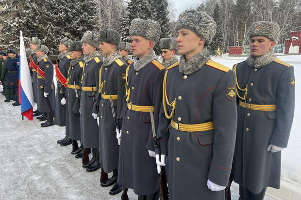 Памятный митинг и церемония чествования Героев – выпускников НВВКУ, приуроченные ко Дню Героев Отечества прошли в Новосибирске