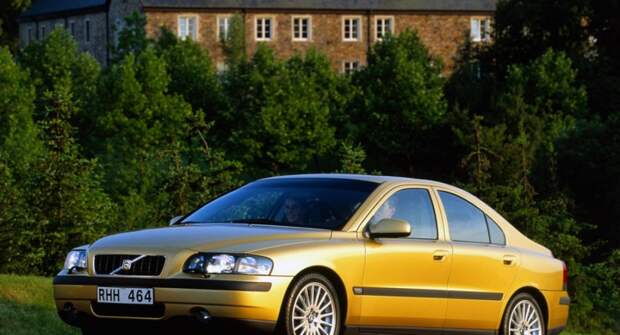 Volvo обновила седан S60 и универсал V60