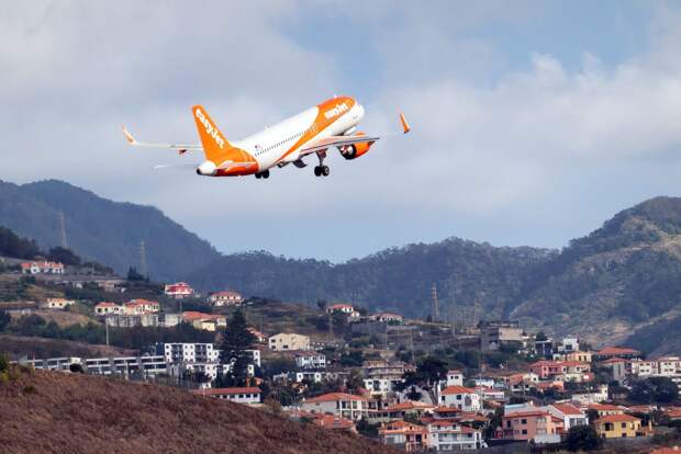 В Италии самолет улетел без 100 пассажиров после давки в аэропорту