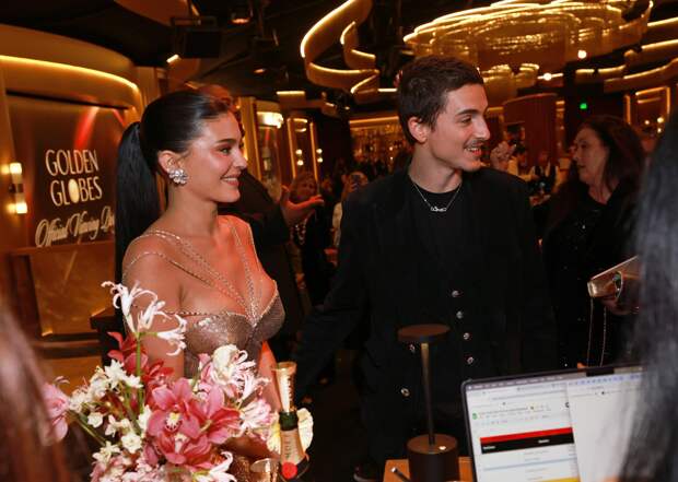 Экс‑девушка Тимоти Шаламе считает, что он её бросил ради Кайли Дженнер: «Голливуд меняет людей»