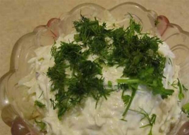 Салат с пастернаком, яблоком и грецкими орехами