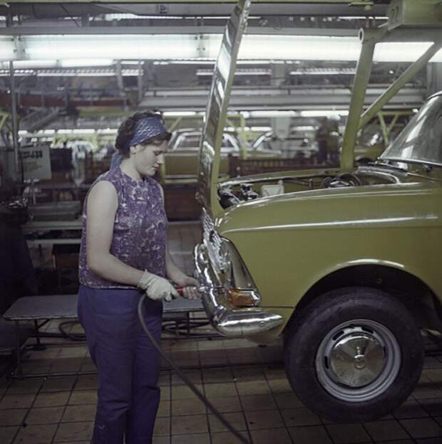Женское лицо автозавода «Москвич» СССР, азлк, женщины, рабочие