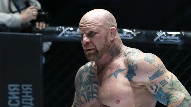 Монсон назвал дату боя с Александром Емельяненко