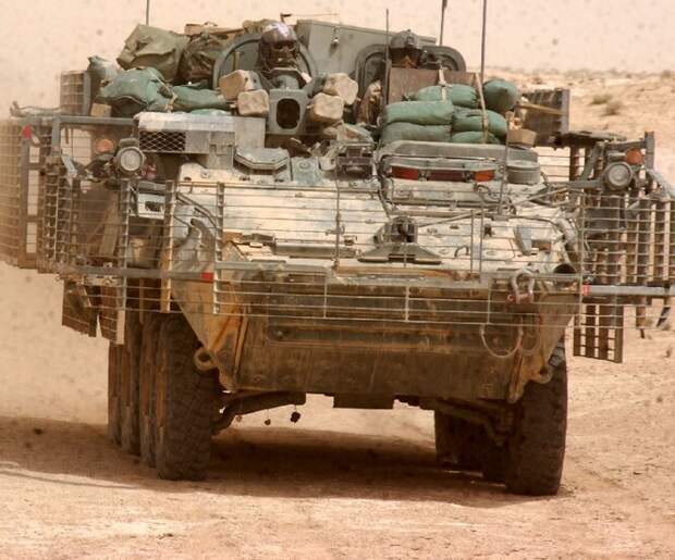 Американские боевые бронированные машины Страйкер скрывают под броней двигатель Сaterpillar С7 с крутящим моментом в 1500 кг/м. Это позволяет разогнать восьмиколесного монстра почти до 100 км/ч.