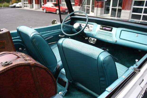 На аукцион выставлен Jeep Jeepster Commando Convertible (53 фото)