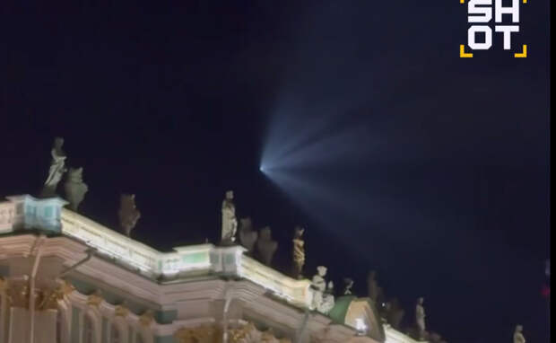 Яркую «космическую медузу» в небе над Петербургом сняли на видео