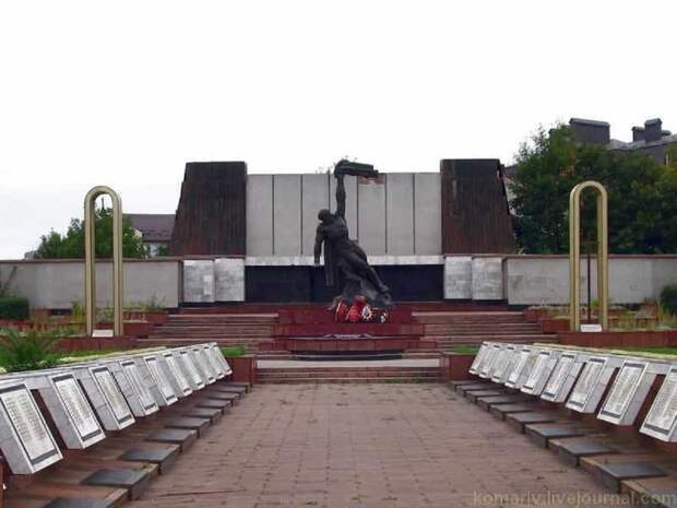 На Украине поставят памятник нацистам на братской могиле советских воинов-освободителей
