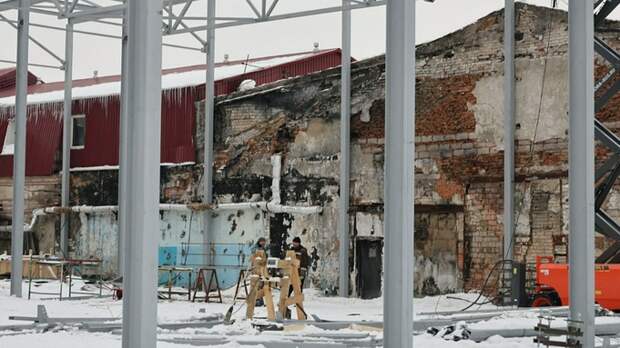 В Барнауле начали с нуля восстанавливать здание сгоревшего "Теплого рынка". Фото