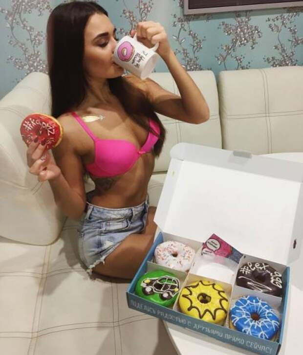 Девушки с едой Девушки с едой