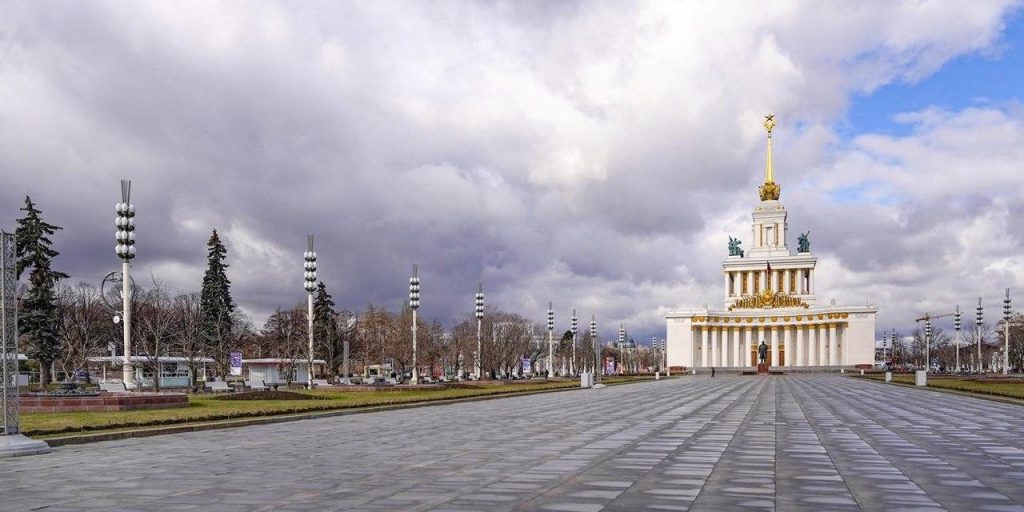 Собянин призвал москвичей соблюдать дистанцию в общественных местах Собянин призвал москвичей соблюдать дистанцию в общественных местах