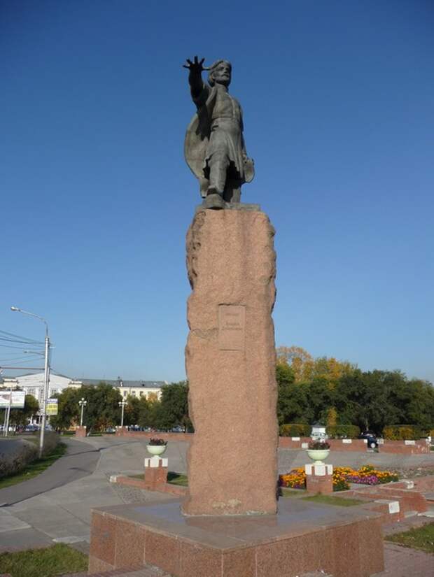 Скульптура основателя Красноярска Андрея Дубенского