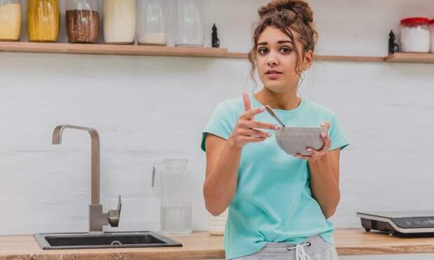 Могут ли хлопья для завтрака полноценно заменить прием пищи, рассказал врач Белоусов