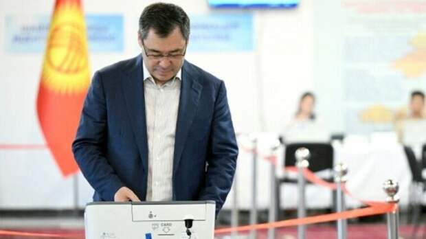 Садыр Жапаров проголосовал на выборах депутата парламента Кыргызстана