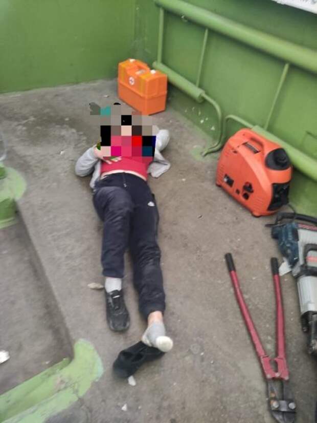 Женщина застряла в мусоропроводе в Нижнем Тагиле