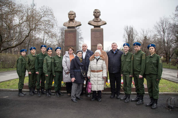 В Симферополе открыли фотовыставку «Юрий Гагарин – каким он парнем был!»