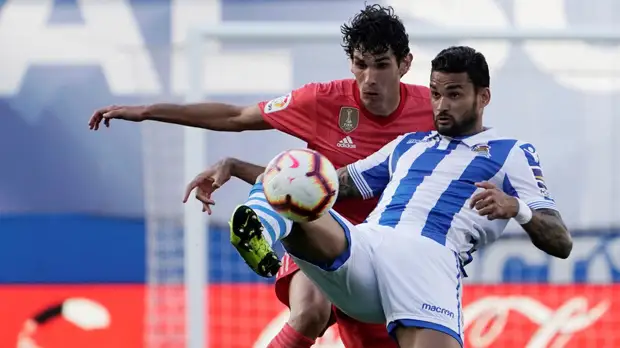 Триумф «Манчестер Сити», два голевых паса Караваева и 27-й мяч Комличенко: события воскресенья в европейском футболе