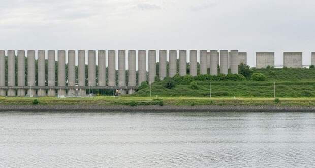 Для чего в голландском Розенбурге построили более 120 бетонных колонн