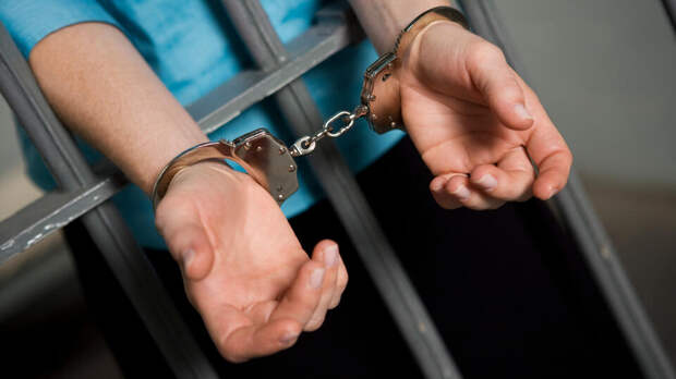 Женщину обвиняют в надругательстве над 15-летним подростком