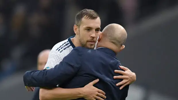 СМИ: Черчесов позвонил Дзюбе и поддержал его