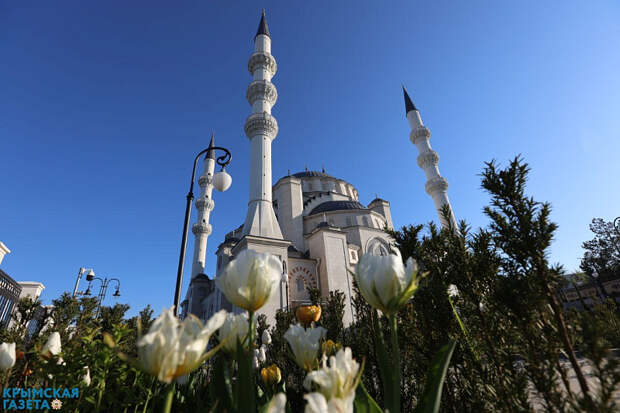 Аксёнов поздравил мусульман Крыма и всех последователей Ислама с праздником Ураза-байрам