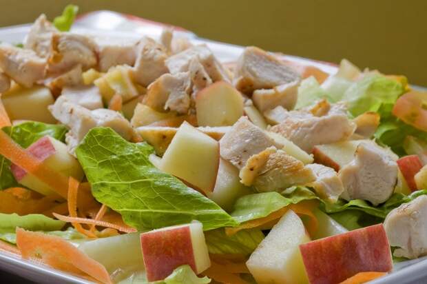 Салат получается диетическим, но вкусным. / Фото: fotoxcom.ru