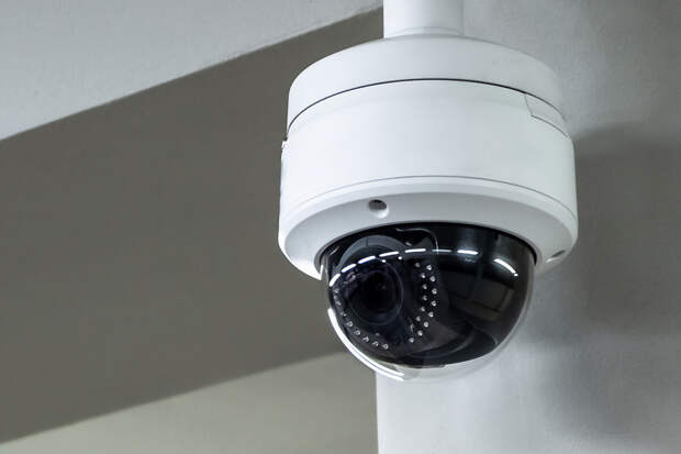 Жительница в Подмосковье доказала, что камера соседа нарушает ее частную жизнь