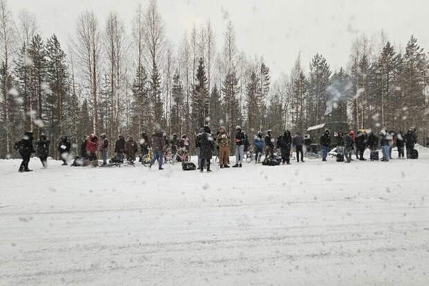 Москва, автомобиль и 30 км пешком. Как мигрантов привозят на российско-финскую границу