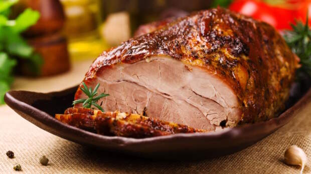 Праздничная кухня: нежная и ароматная свинина, запеченная в фольге на Новый год