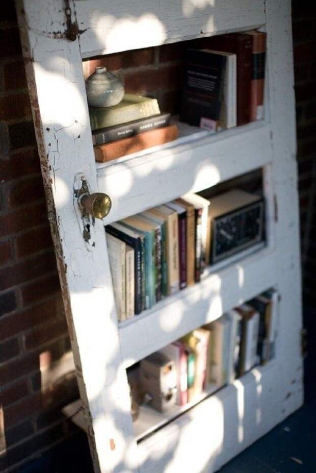 красивая книжная полка
