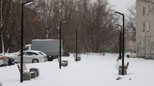 В Барнауле открыли обновленный сквер на улице Антона Петрова. Фото