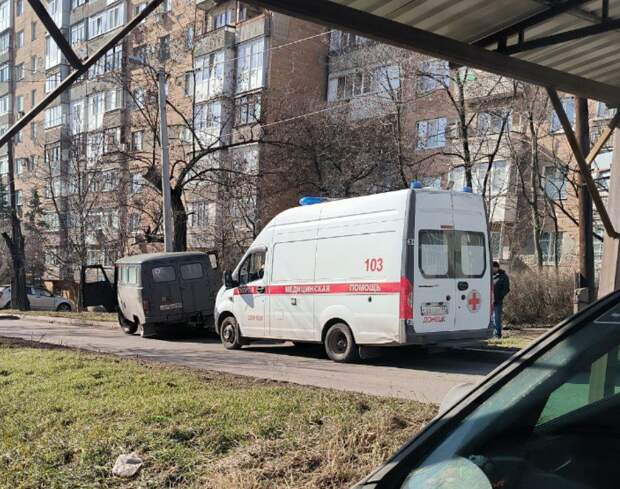 На улице Коваля буханка въехала в бордюр и столб