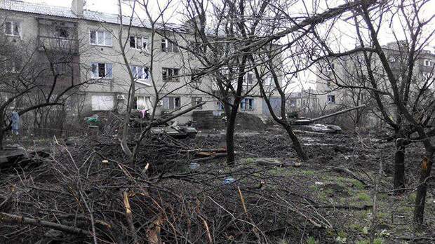 Фотодоказательства: силовики АТО прячут свою технику в жилых кварталах городов Донбасса