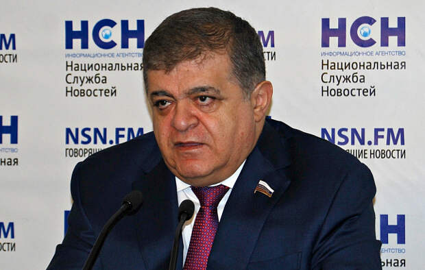 В Совфеде объяснили, зачем Порошенко военное положение на Украине